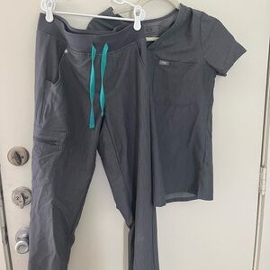 Figs graphite grey scrub set xs zamora jogger bottoms and Catarina top